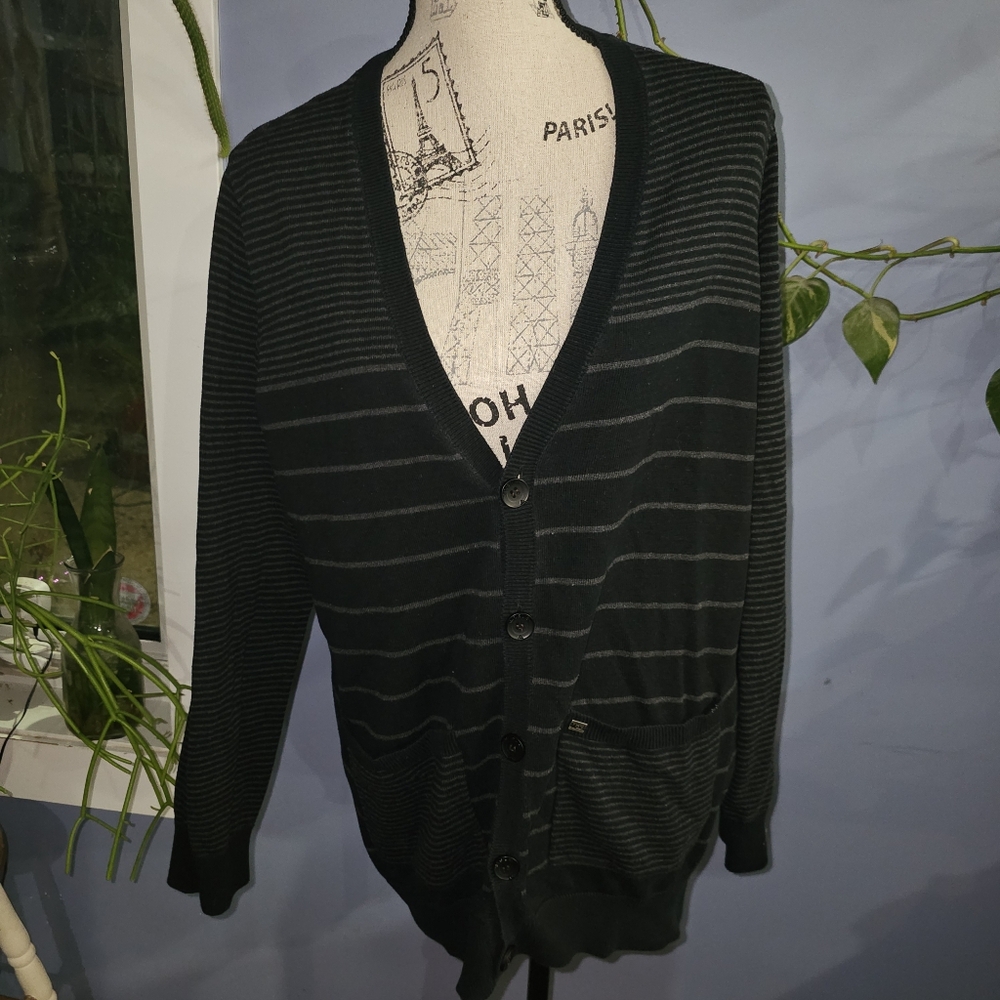 3/20.00. Mens quicksilver cardigan